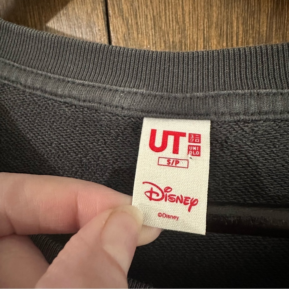 Uniqlo Disney Oversized Dark Grey Crewneck Sweater Lady & the Tramp Graphic Sz S - Picture 9 of 11
